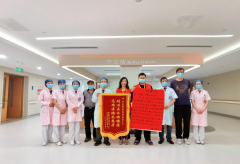 5.20同馨肝豆慰问医护人员和住院患友